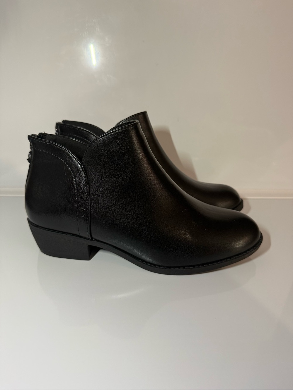 Journee Collection Livvy Bootie Women'sChelsea Boots size 8